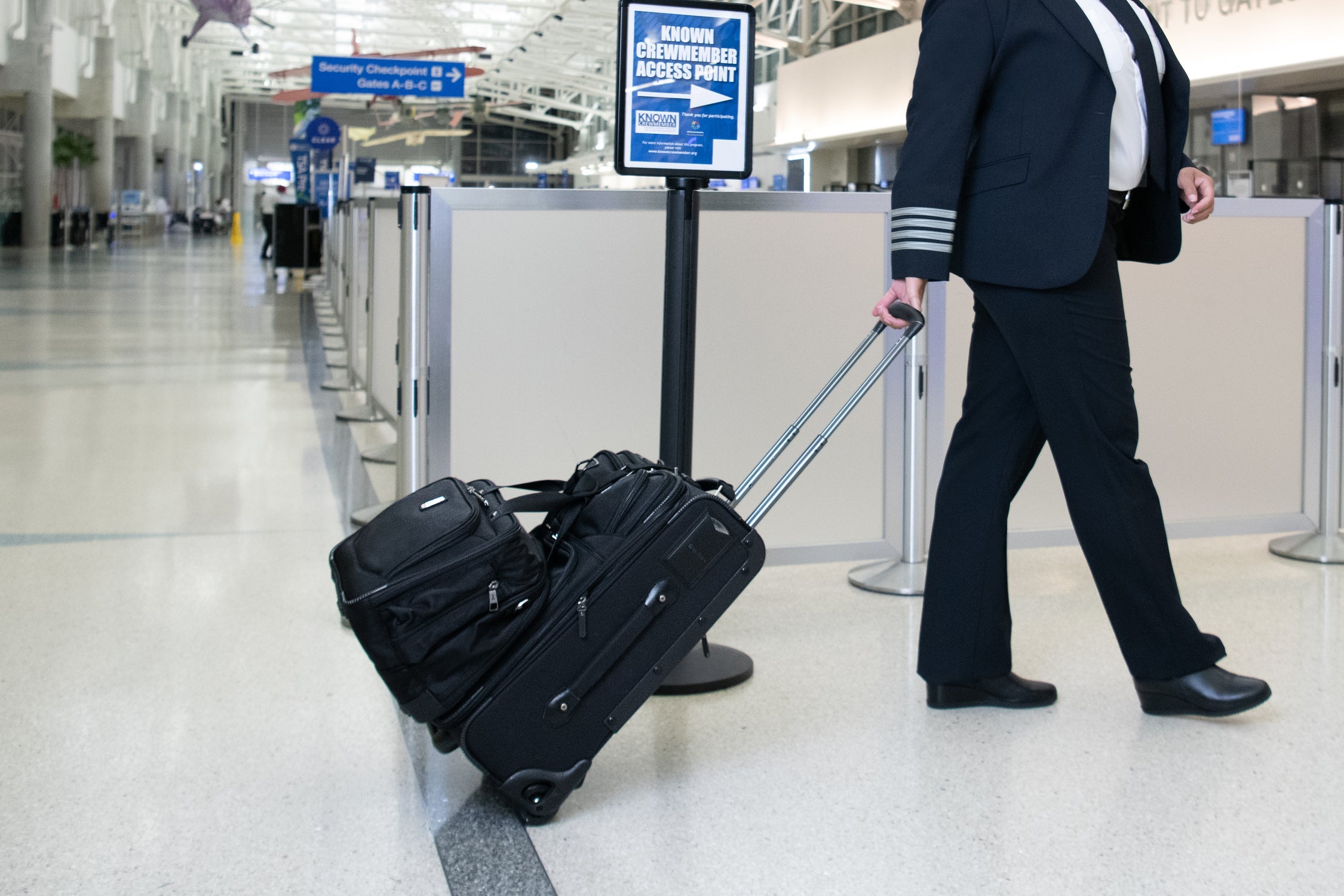 Attache à crochet en J de la collection FlightCrew™